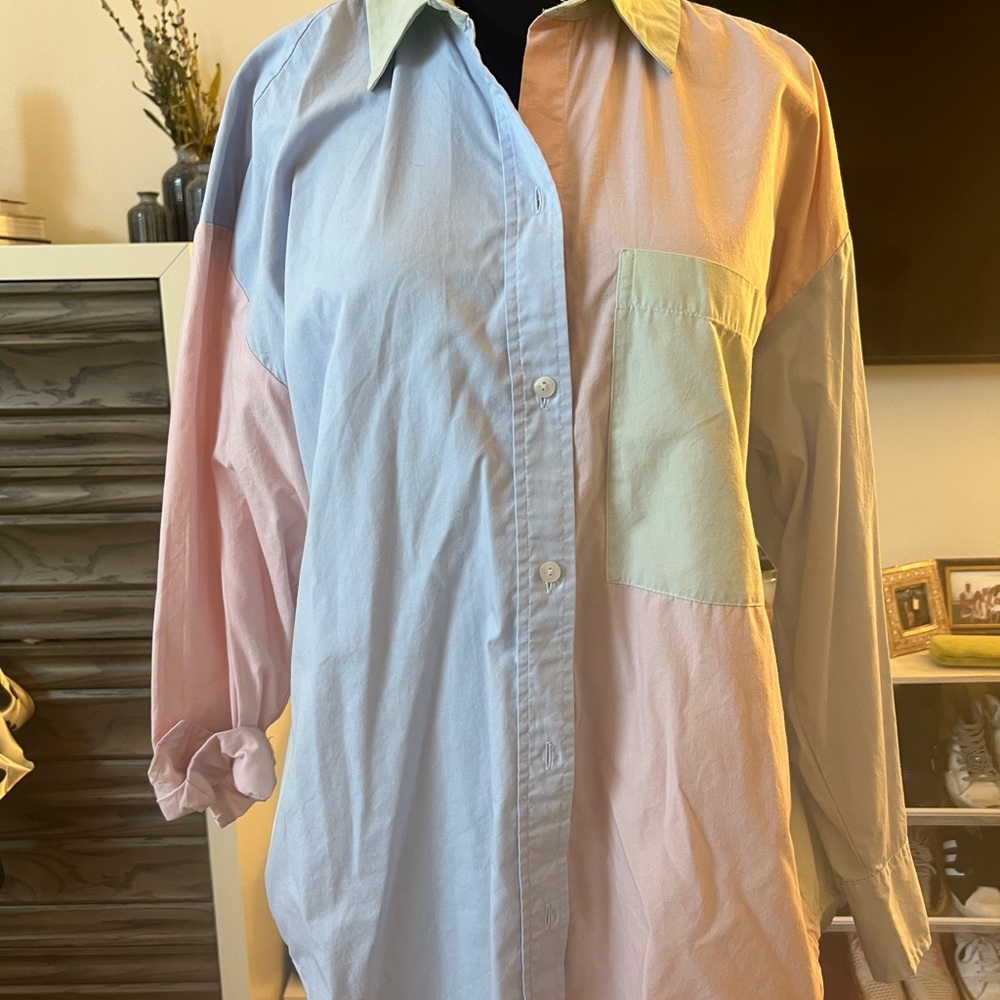 Abercrombie & Fitch Blue and Pink Casual Button Down Shirt